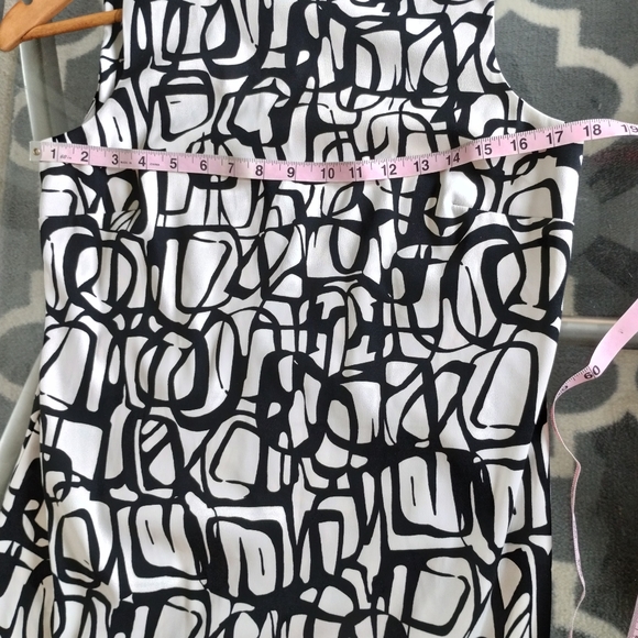 Black and White Abstract Print Sheath Dress - Picture 7 of 8